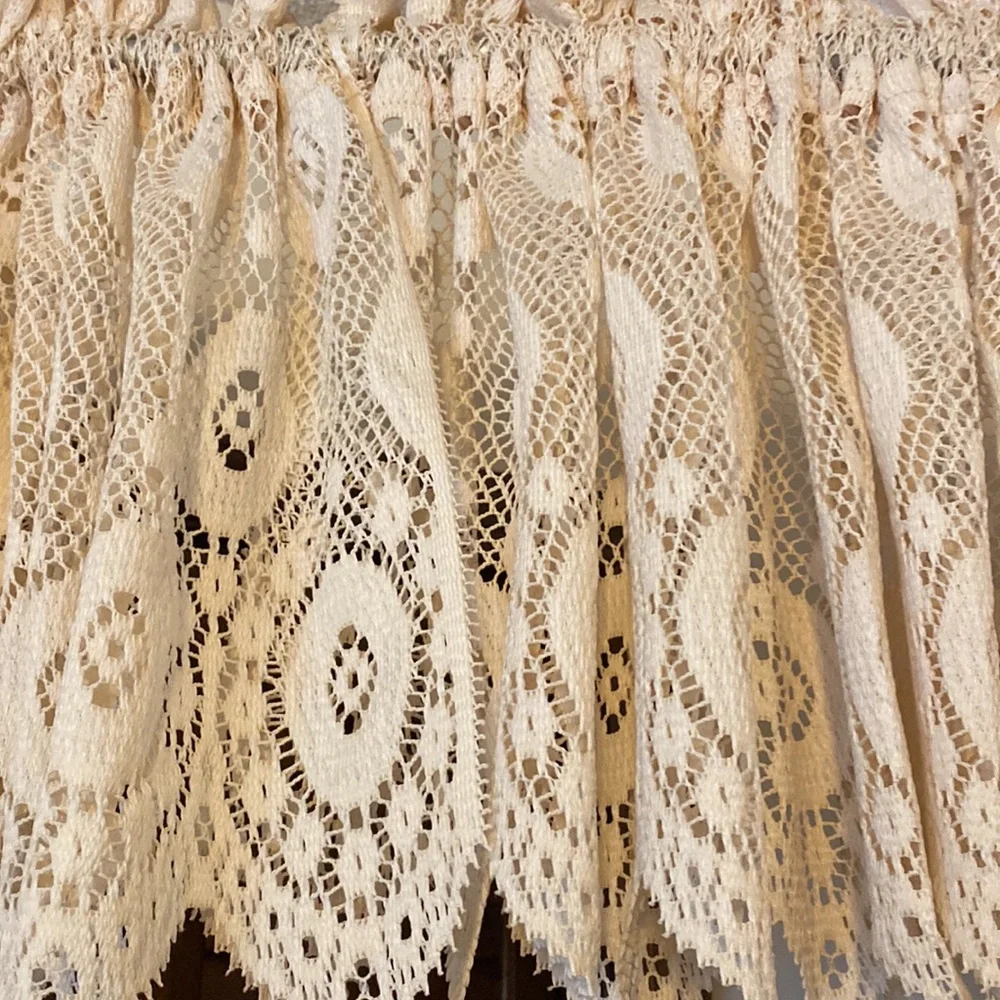 Pair cream lace curtains swag sides 64” x38” 2 valances 54”x 16” - Picture 3 of 6